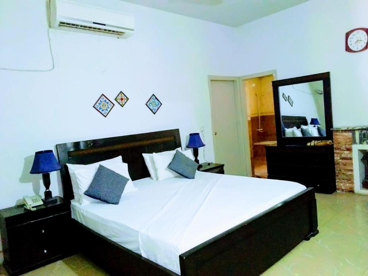 Pyramid International Guest House Islamabad Room photo