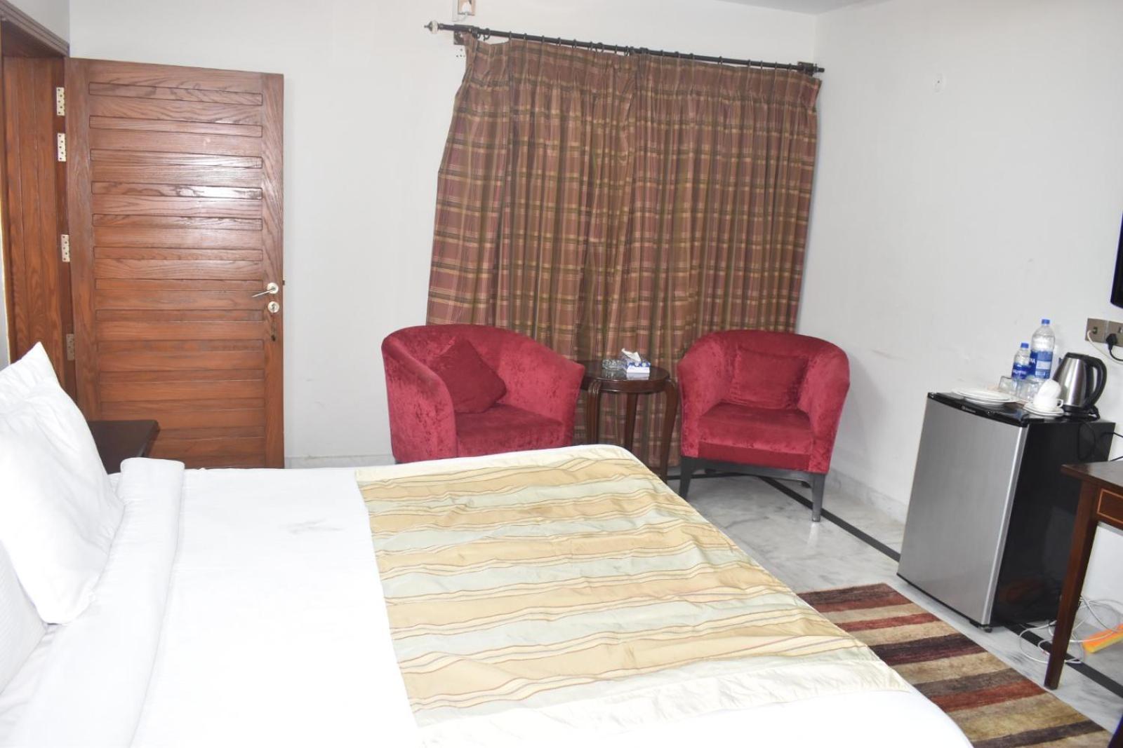 Pyramid International Guest House Islamabad Exterior photo